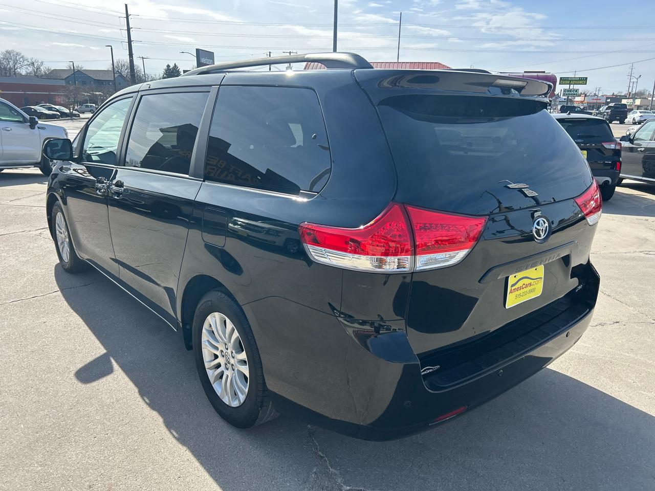 Toyota Sienna 5dr 7-Pass Van V6 XLE AAS FWD (Natl) 2014