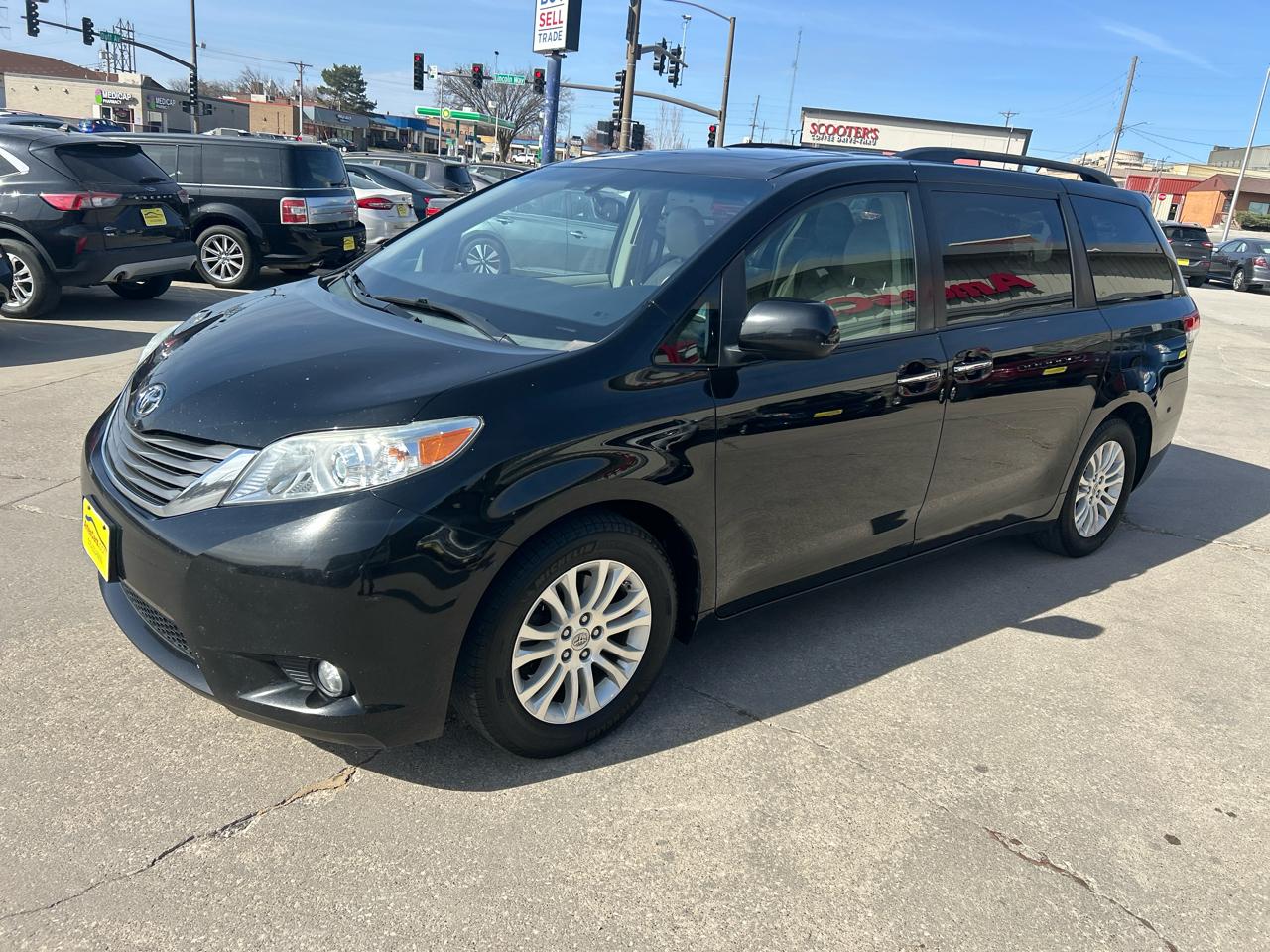 Toyota Sienna 5dr 7-Pass Van V6 XLE AAS FWD (Natl) 2014