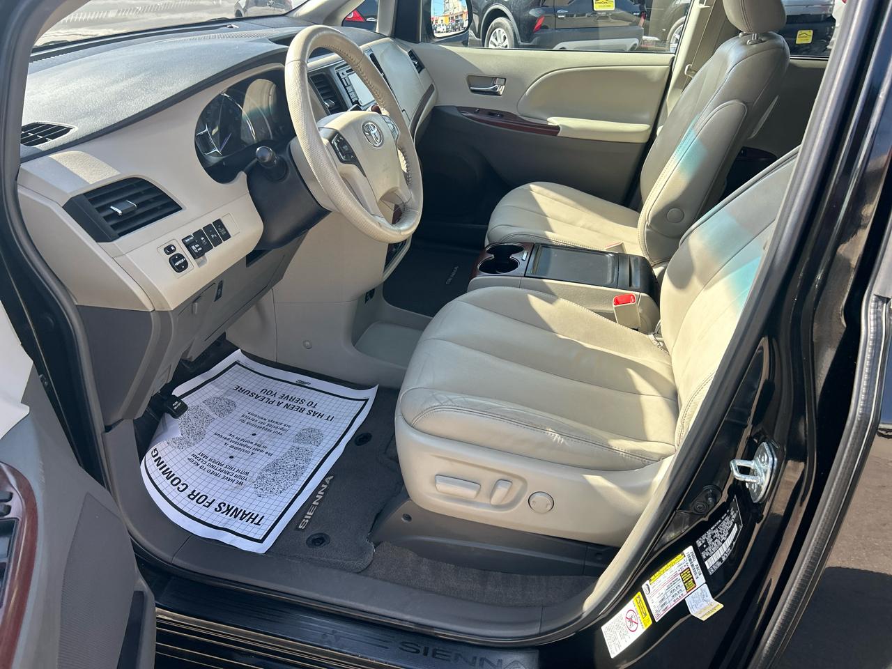 Toyota Sienna 5dr 7-Pass Van V6 XLE AAS FWD (Natl) 2014