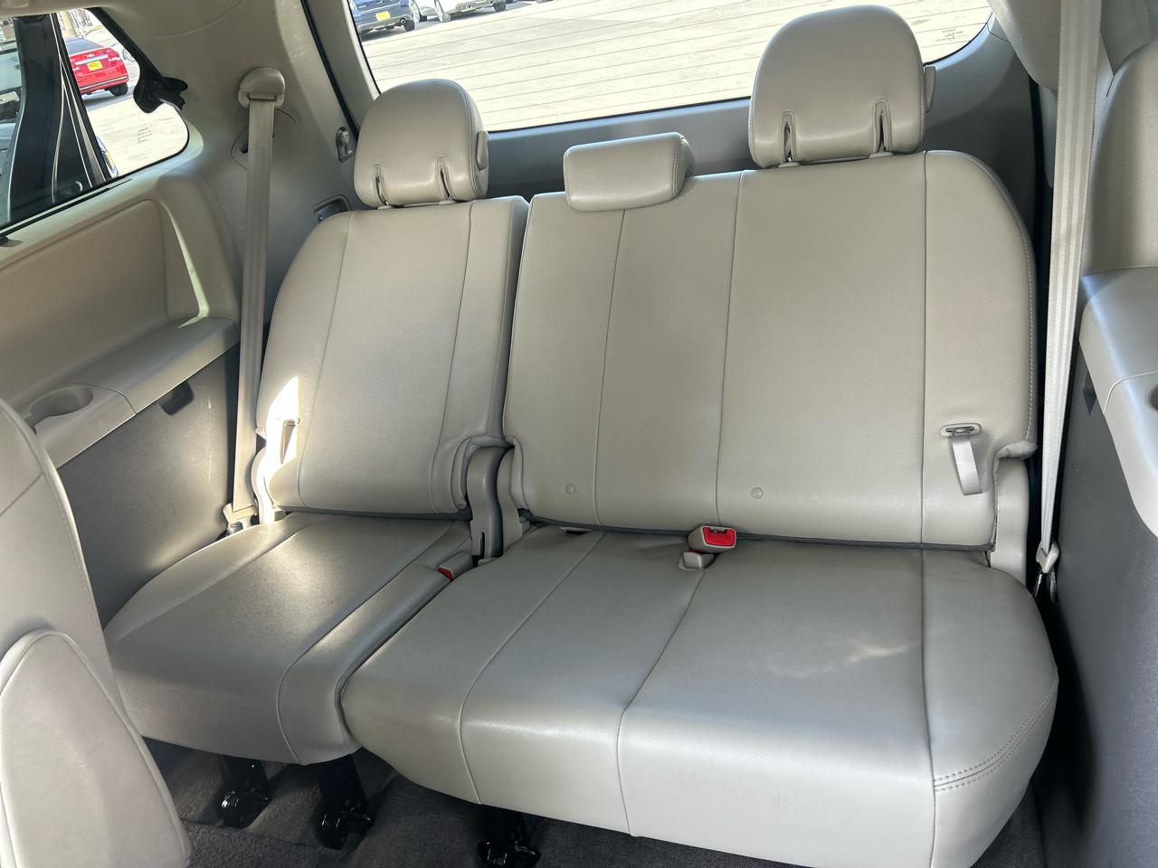 Toyota Sienna 5dr 7-Pass Van V6 XLE AAS FWD (Natl) 2014