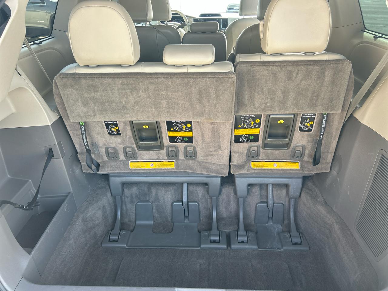 Toyota Sienna 5dr 7-Pass Van V6 XLE AAS FWD (Natl) 2014