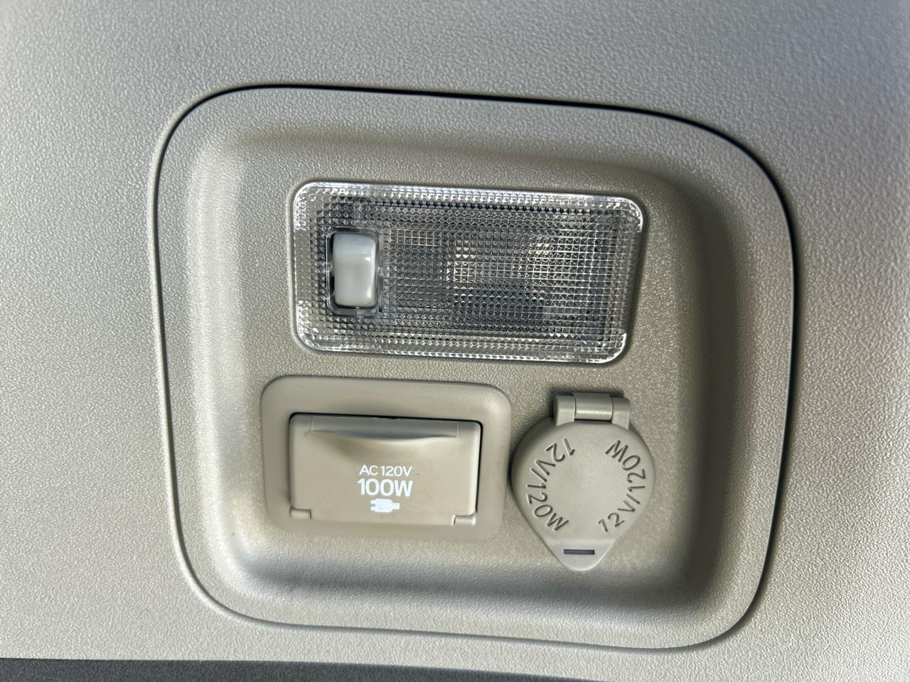 Toyota Sienna 5dr 7-Pass Van V6 XLE AAS FWD (Natl) 2014