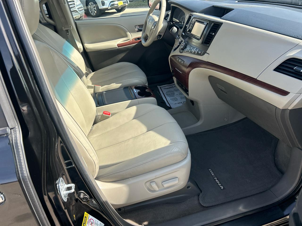 Toyota Sienna 5dr 7-Pass Van V6 XLE AAS FWD (Natl) 2014