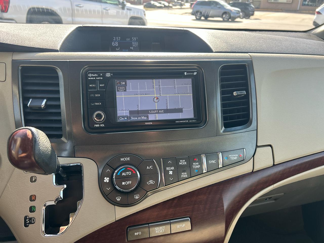 Toyota Sienna 5dr 7-Pass Van V6 XLE AAS FWD (Natl) 2014