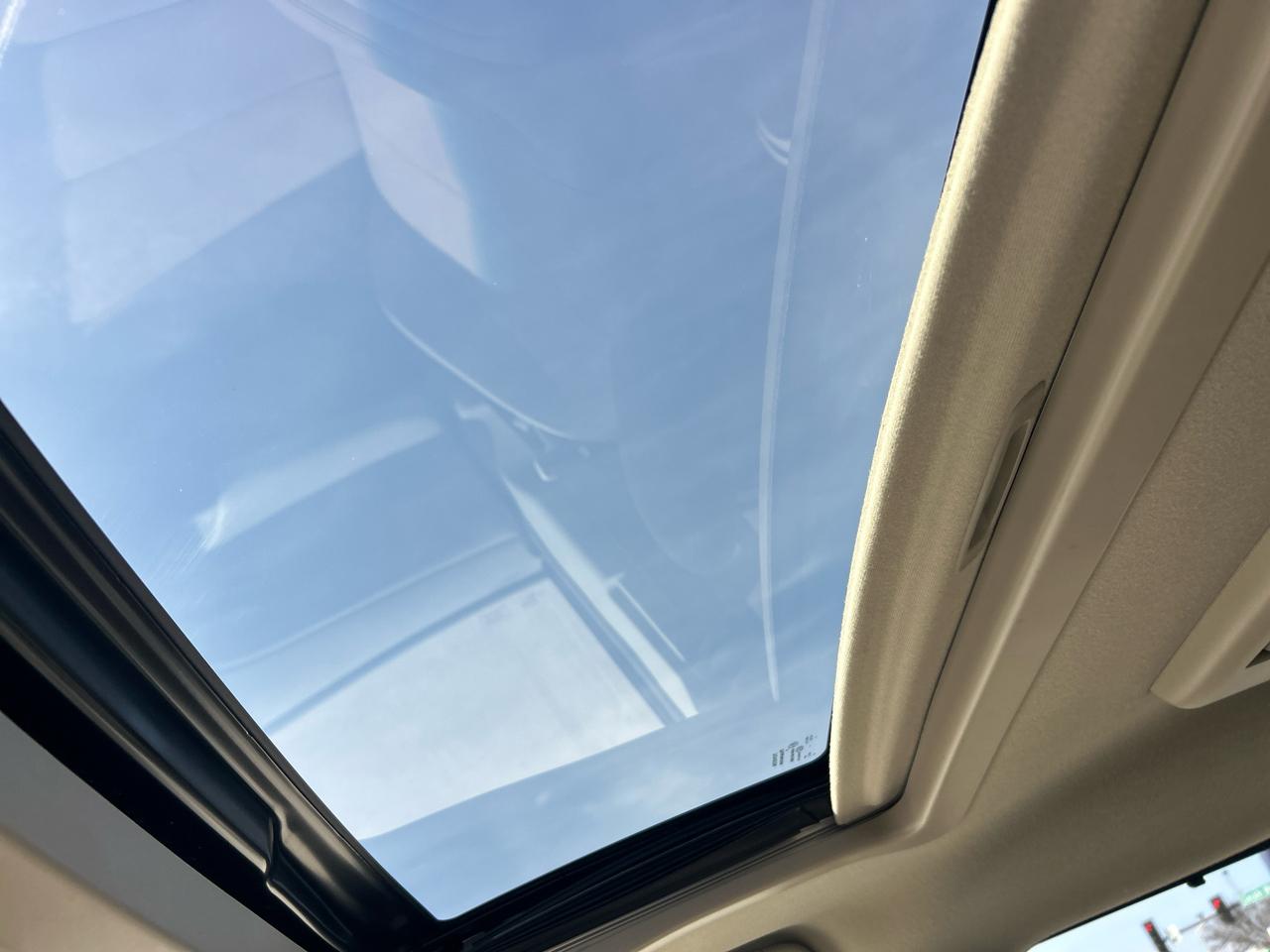 Toyota Sienna 5dr 7-Pass Van V6 XLE AAS FWD (Natl) 2014