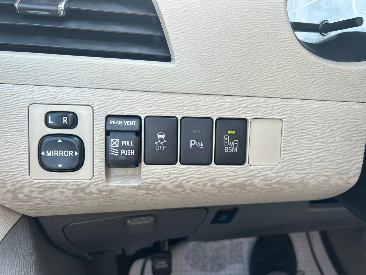 Toyota Sienna 5dr 7-Pass Van V6 XLE AAS FWD (Natl) 2014