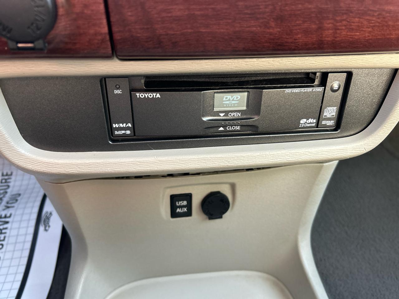 Toyota Sienna 5dr 7-Pass Van V6 XLE AAS FWD (Natl) 2014