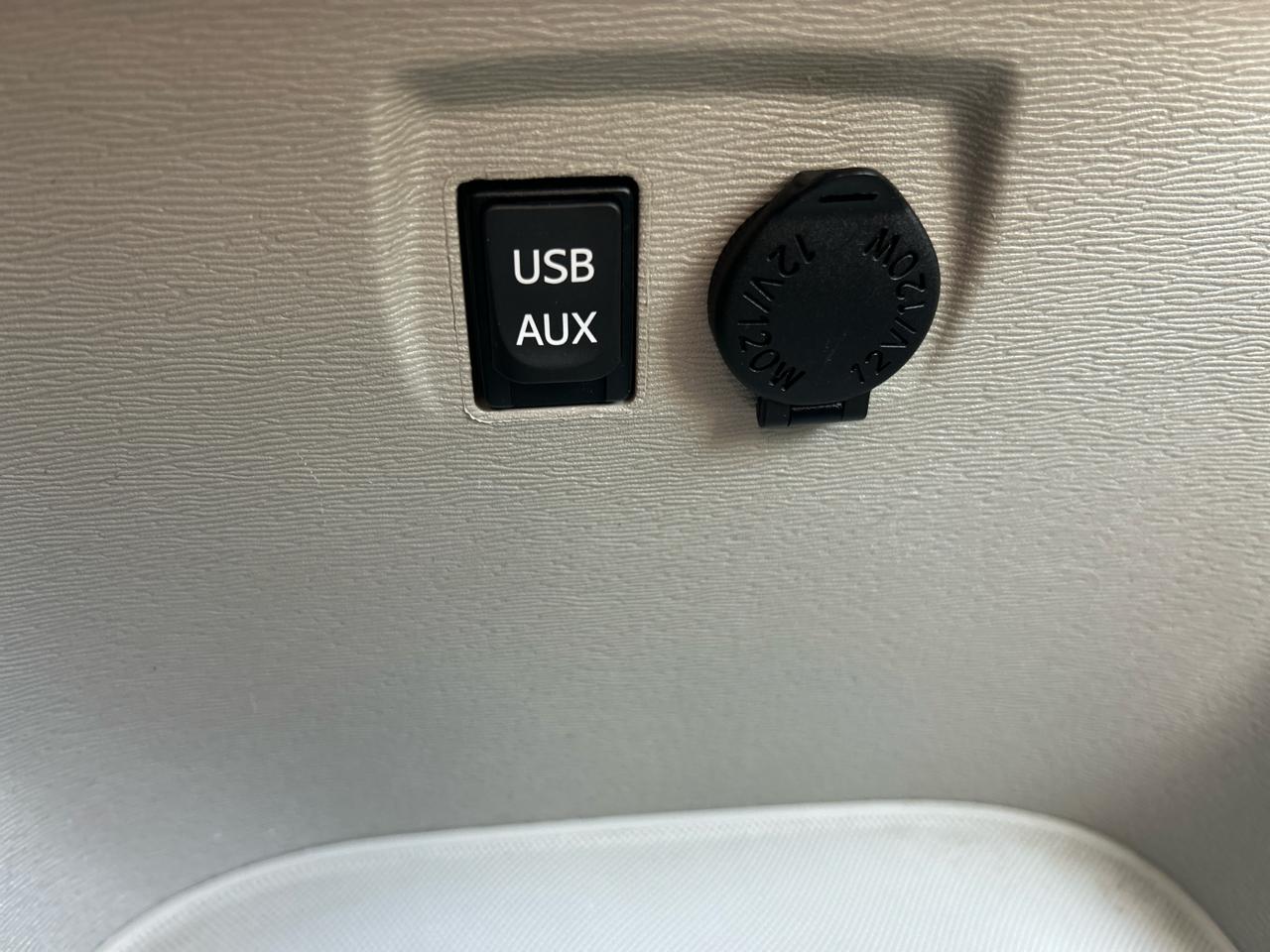 Toyota Sienna 5dr 7-Pass Van V6 XLE AAS FWD (Natl) 2014