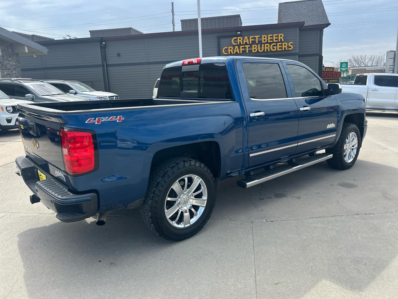 Chevrolet Silverado 1500 4WD Crew Cab 143.5" High Country 2015