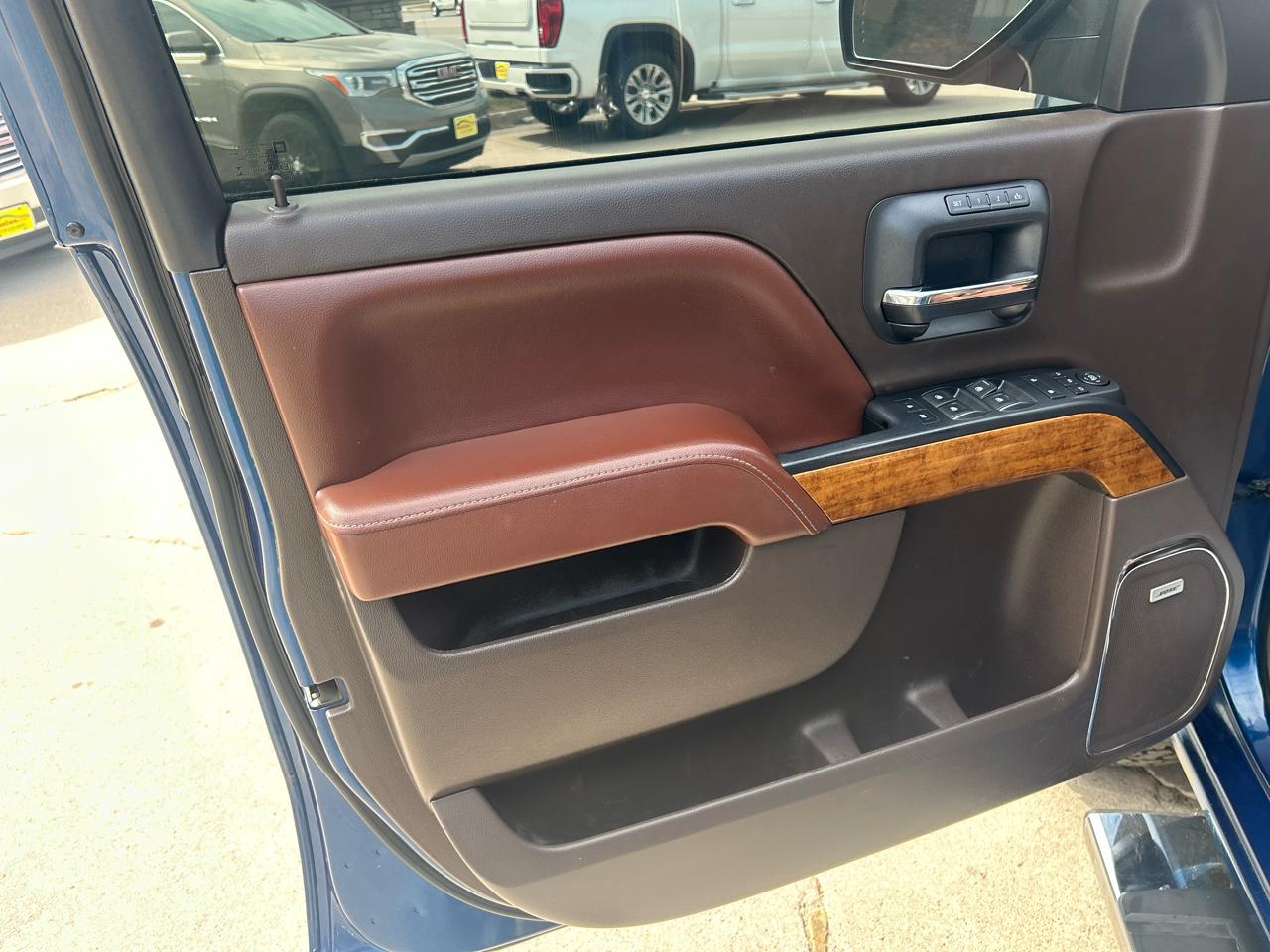 Chevrolet Silverado 1500 4WD Crew Cab 143.5" High Country 2015