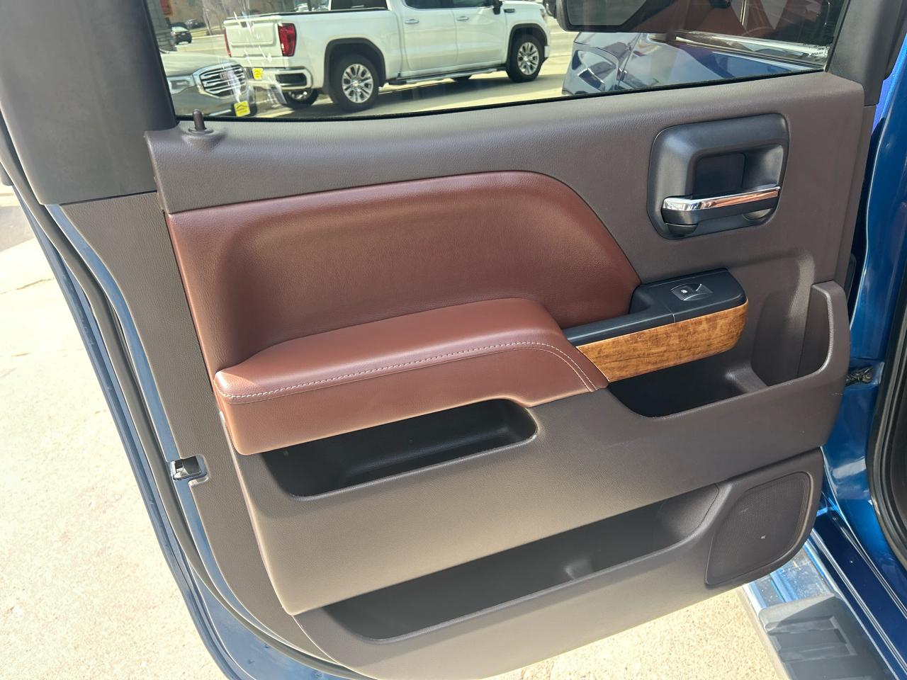 Chevrolet Silverado 1500 4WD Crew Cab 143.5" High Country 2015