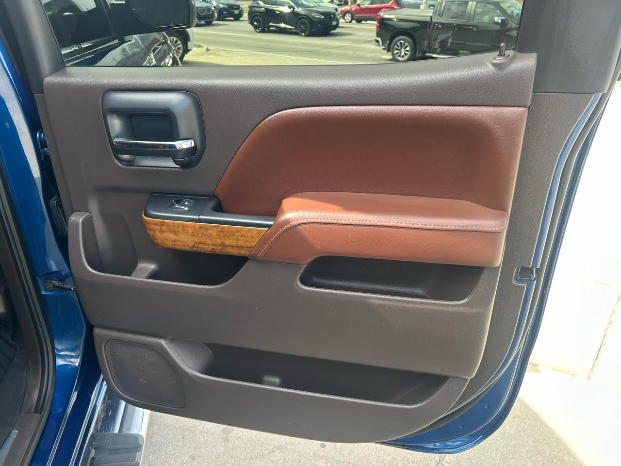 Chevrolet Silverado 1500 4WD Crew Cab 143.5" High Country 2015