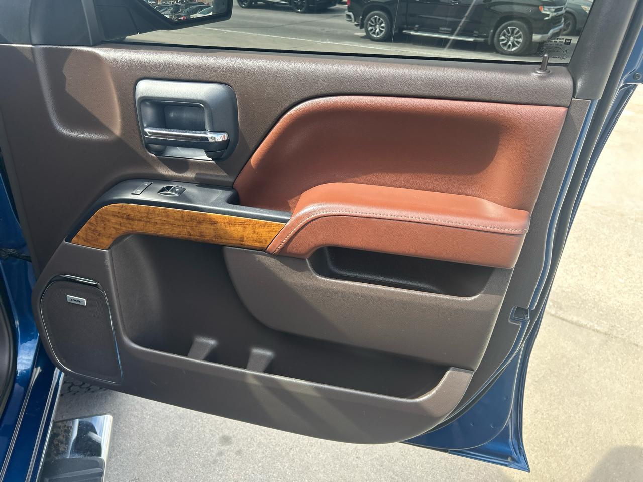 Chevrolet Silverado 1500 4WD Crew Cab 143.5" High Country 2015