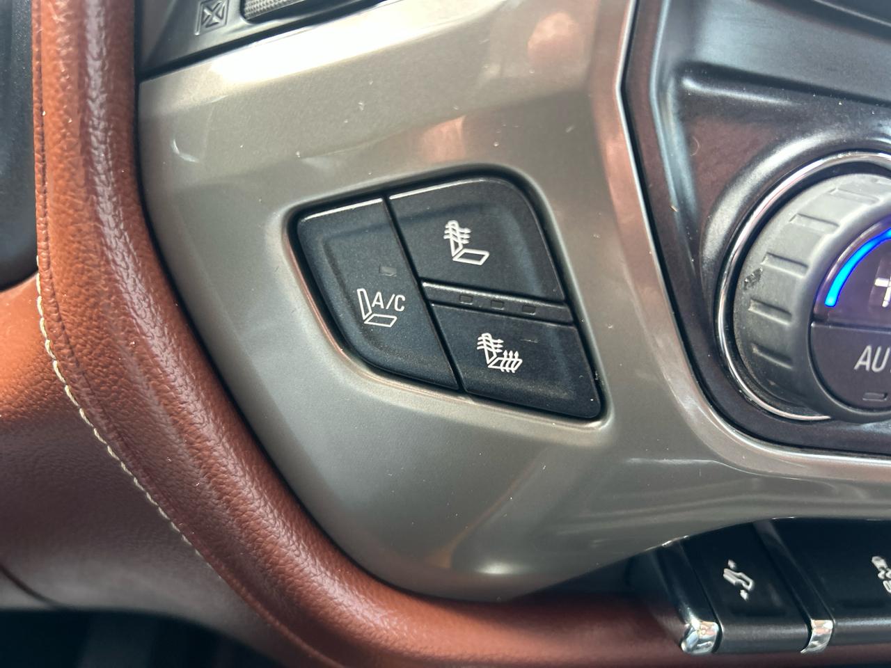 Chevrolet Silverado 1500 4WD Crew Cab 143.5" High Country 2015