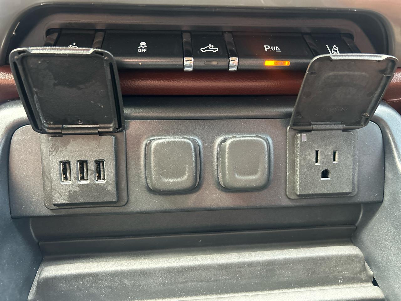 Chevrolet Silverado 1500 4WD Crew Cab 143.5" High Country 2015