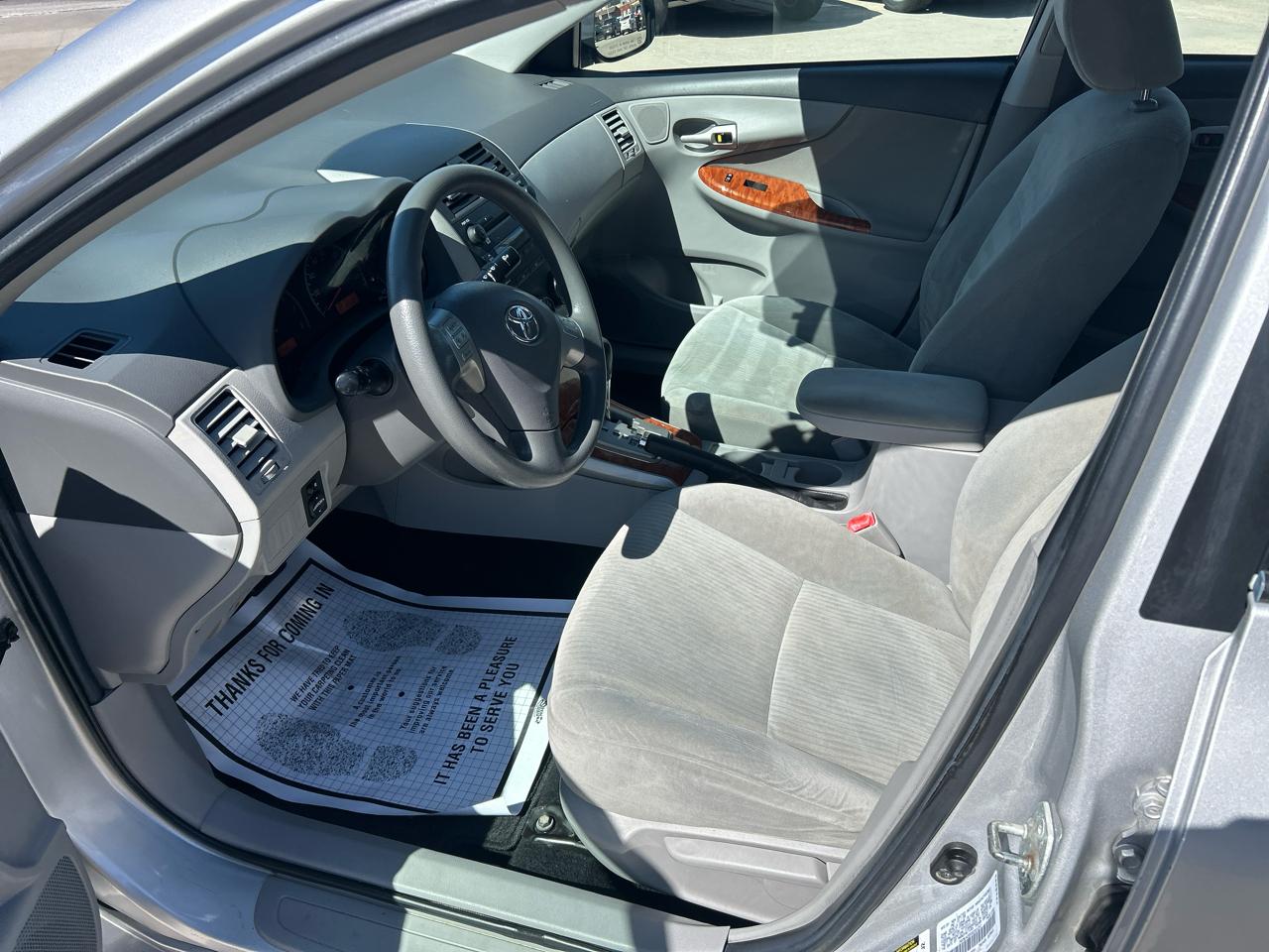 Toyota Corolla 4dr Sdn Man (Natl) 2009