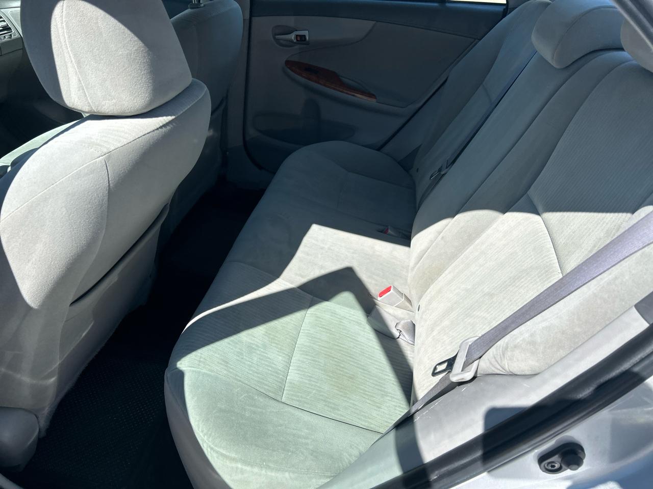 Toyota Corolla 4dr Sdn Man (Natl) 2009