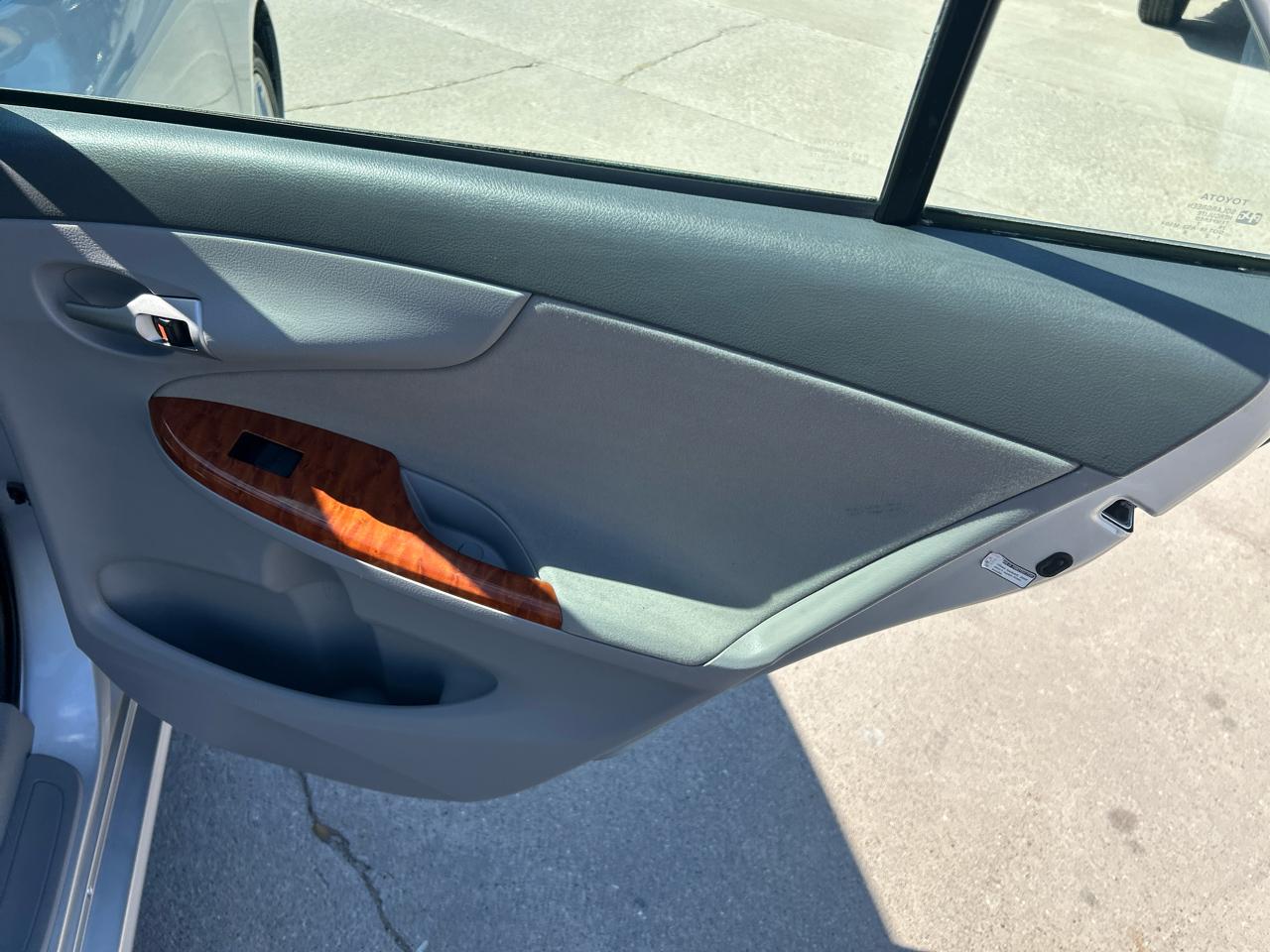 Toyota Corolla 4dr Sdn Man (Natl) 2009