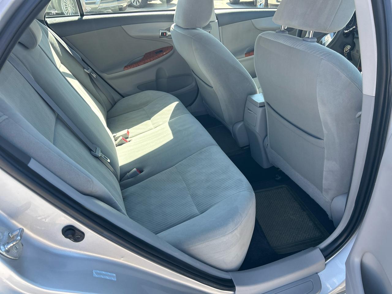 Toyota Corolla 4dr Sdn Man (Natl) 2009