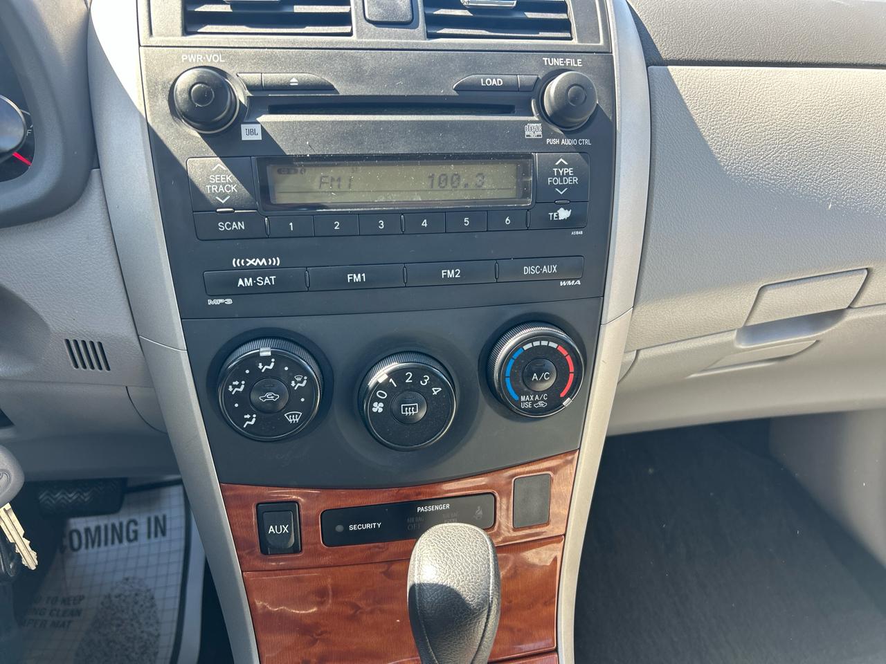 Toyota Corolla 4dr Sdn Man (Natl) 2009