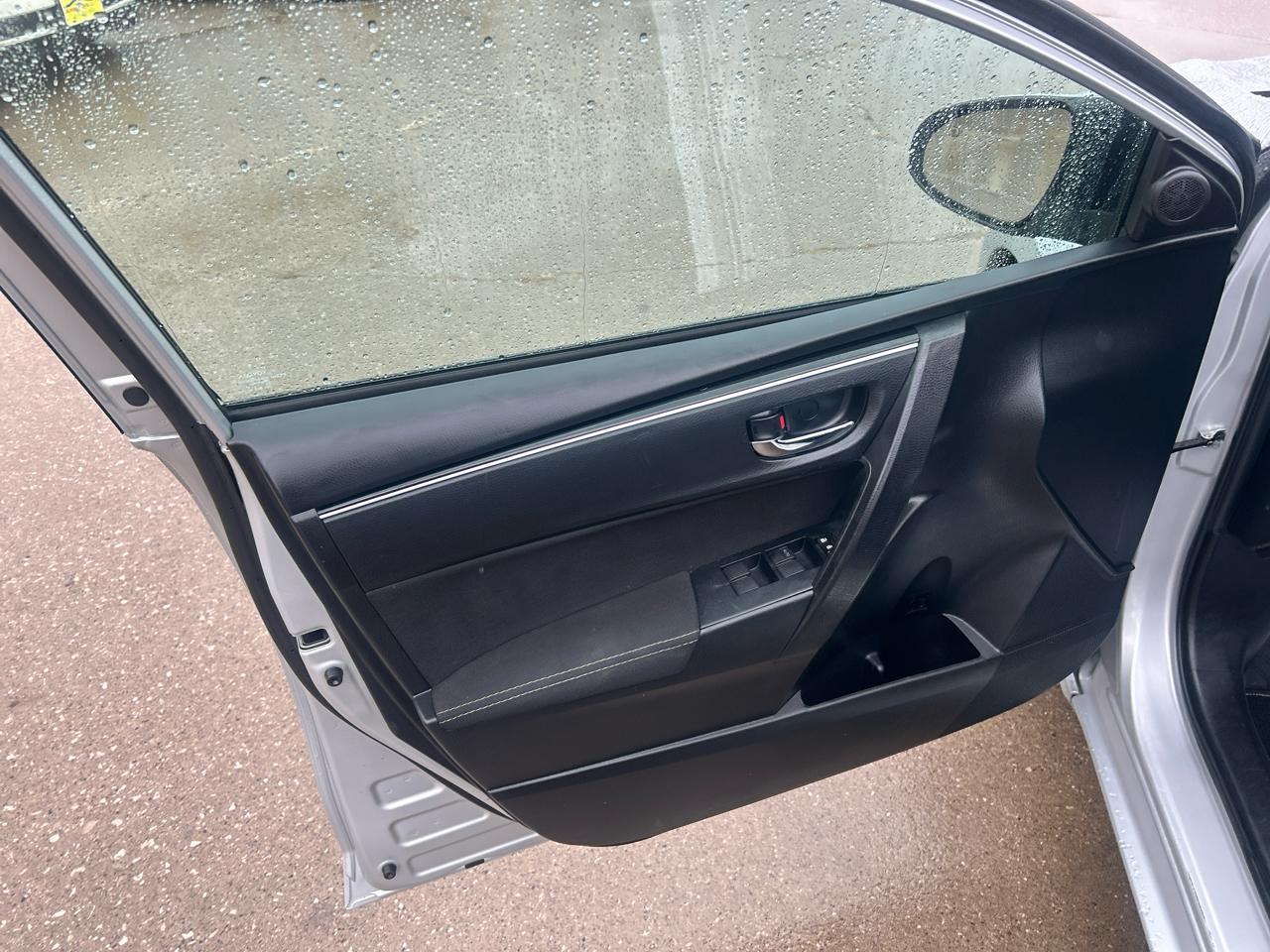 Toyota Corolla XLE CVT (Natl) 2019