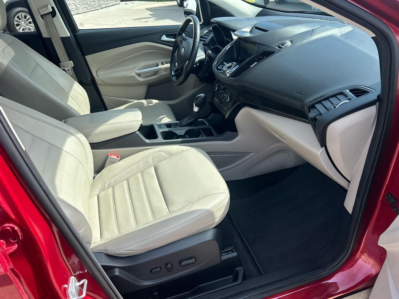 Ford Escape Titanium 4WD 2018