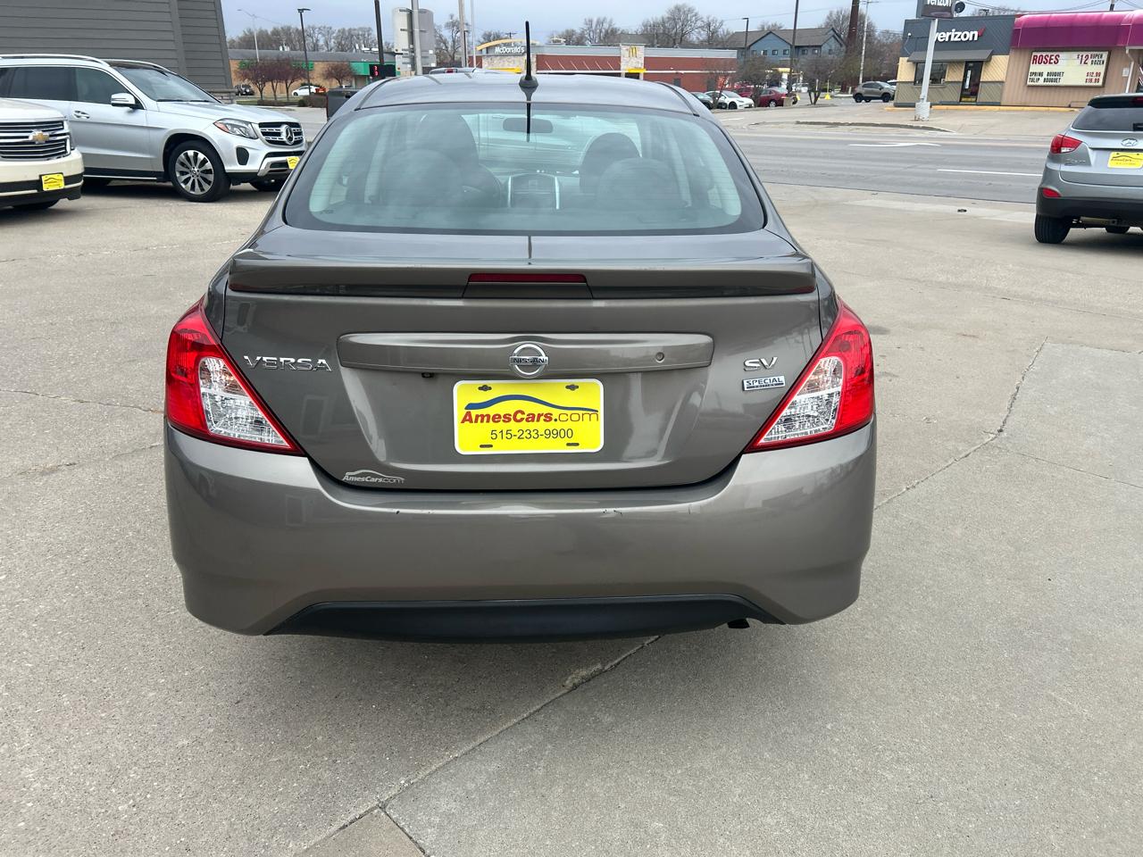 Nissan Versa Sedan SV CVT 2017