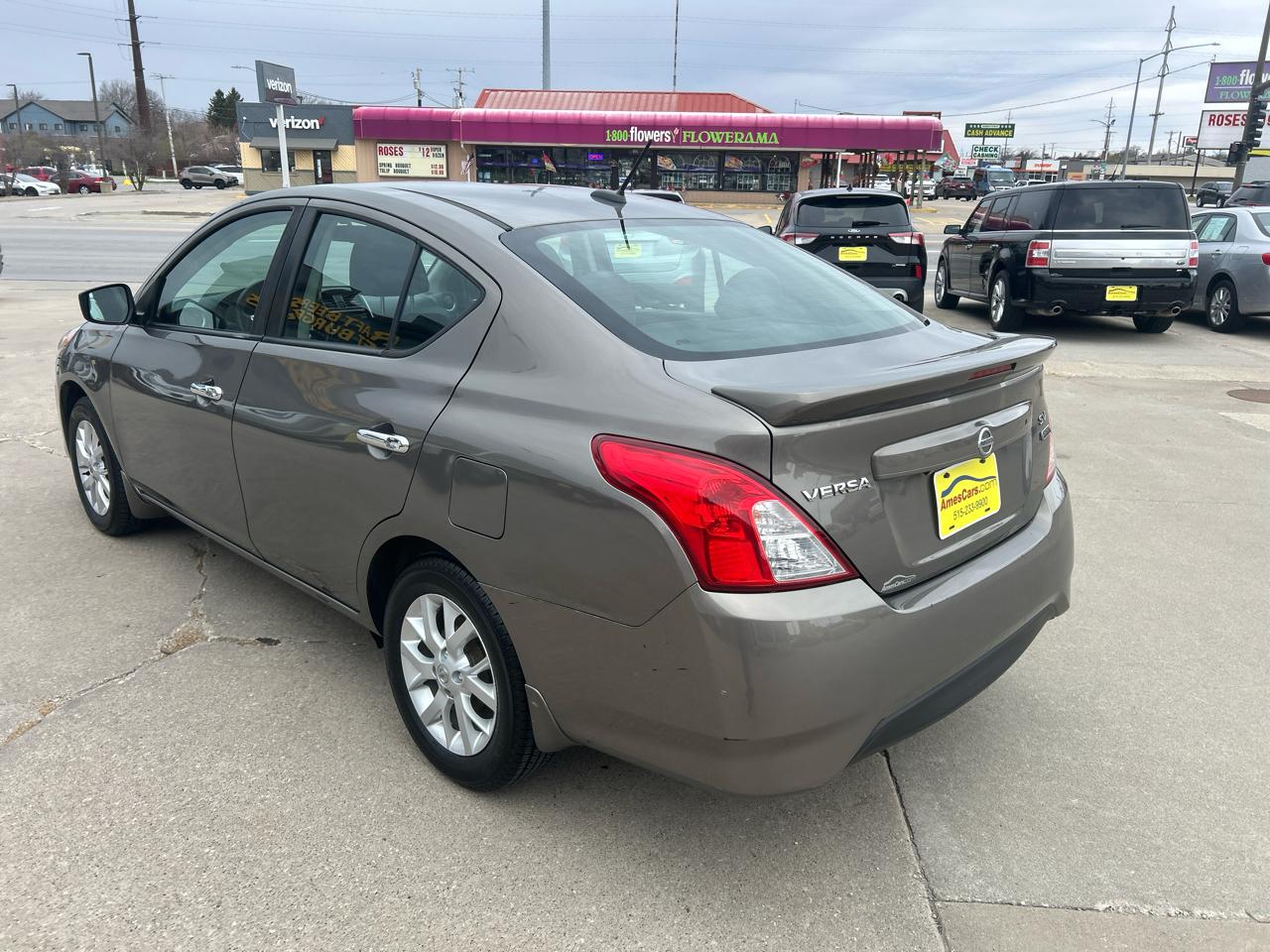Nissan Versa Sedan SV CVT 2017