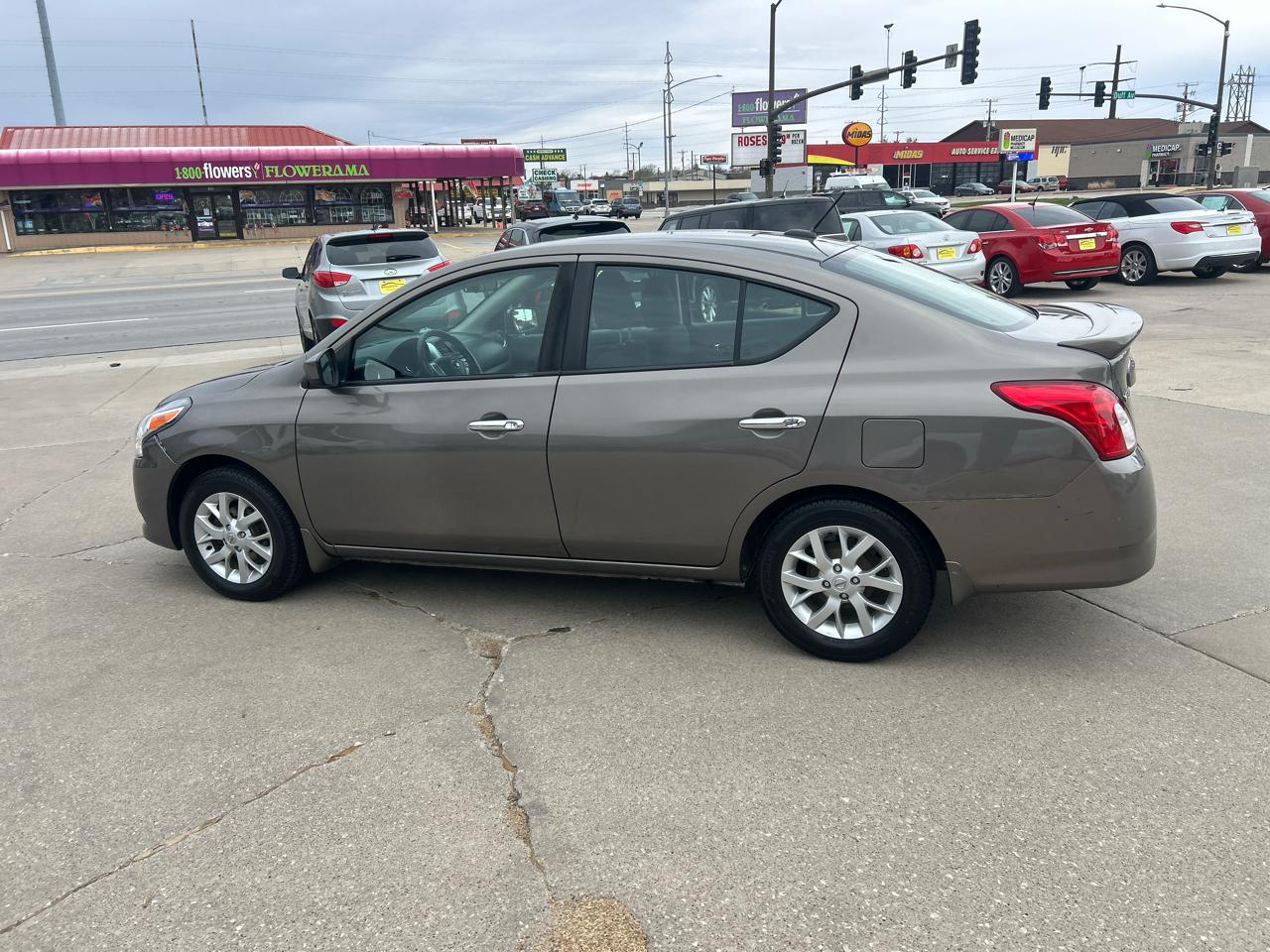 Nissan Versa Sedan SV CVT 2017