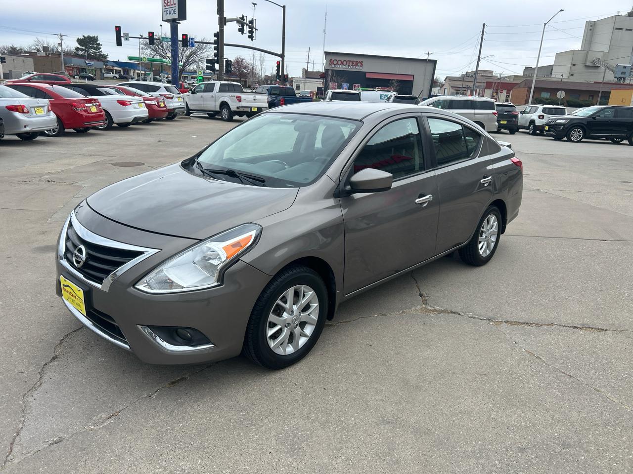 Nissan Versa Sedan SV CVT 2017