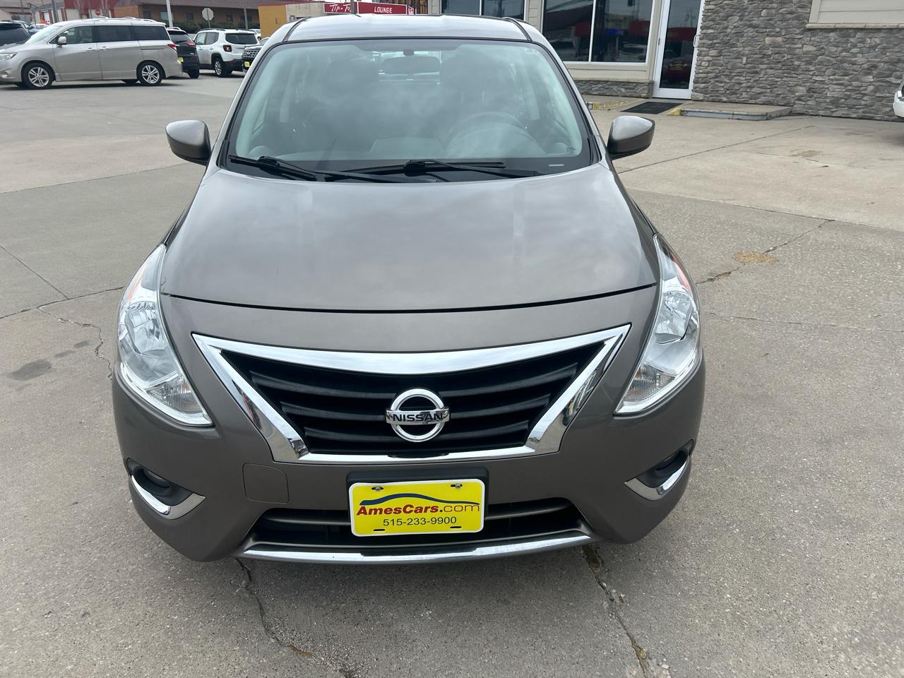 Nissan Versa Sedan SV CVT 2017