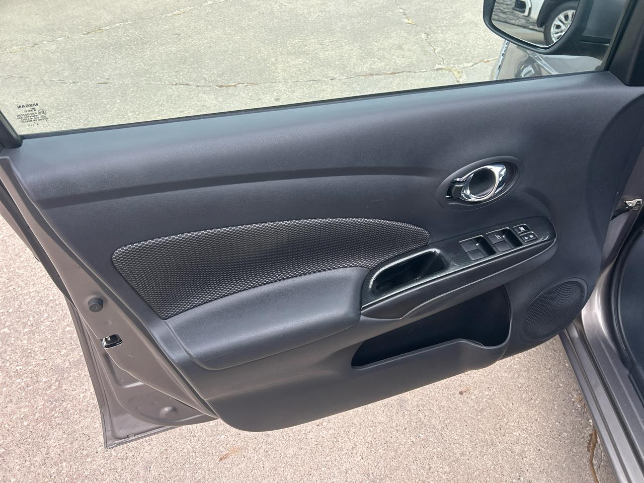 Nissan Versa Sedan SV CVT 2017