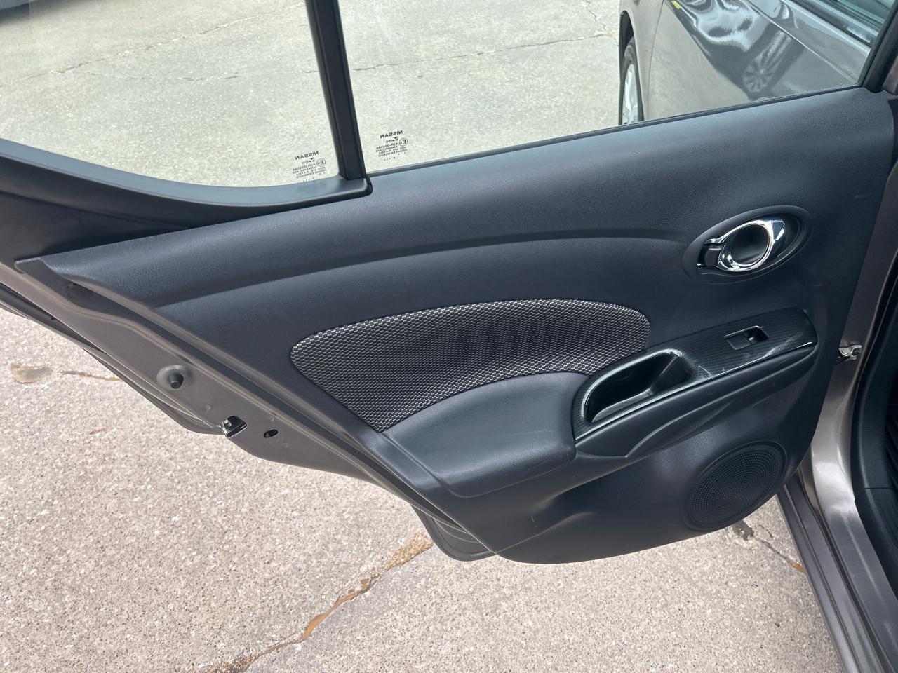 Nissan Versa Sedan SV CVT 2017