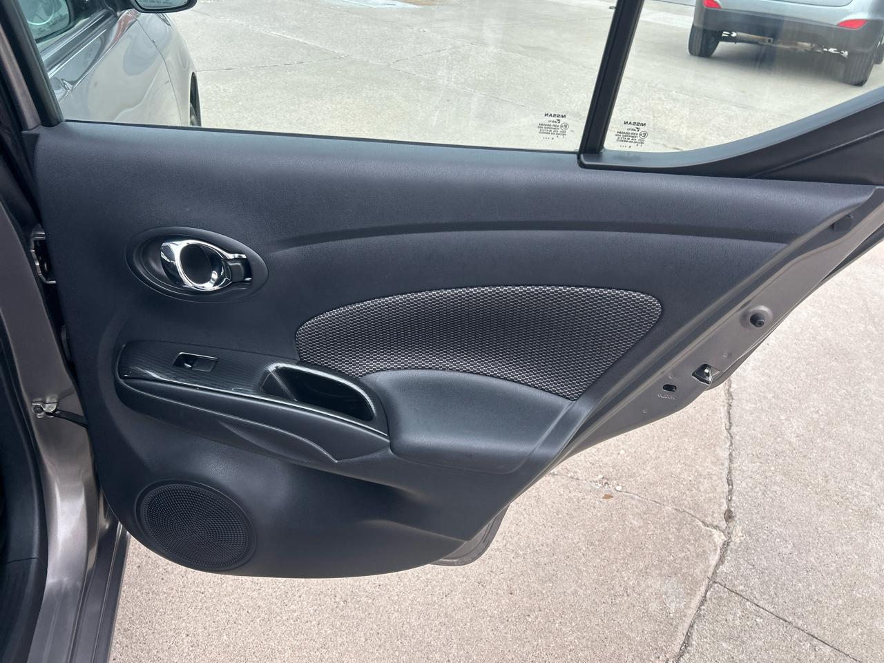 Nissan Versa Sedan SV CVT 2017