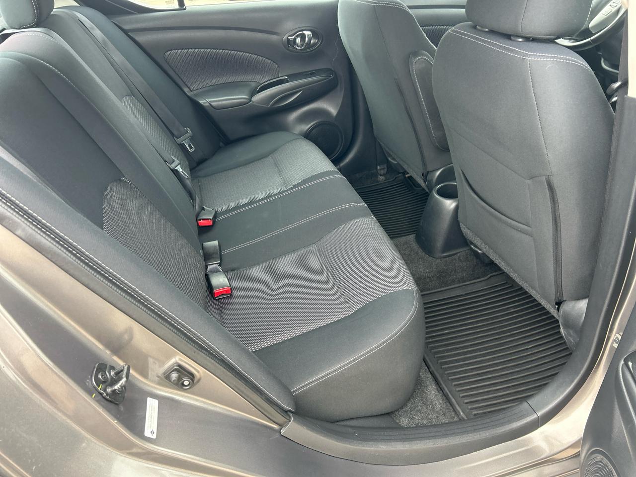 Nissan Versa Sedan SV CVT 2017