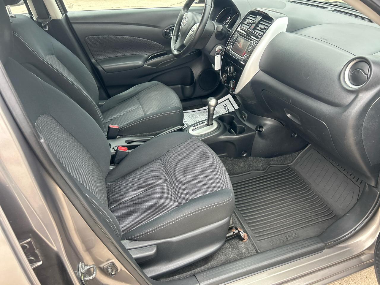 Nissan Versa Sedan SV CVT 2017