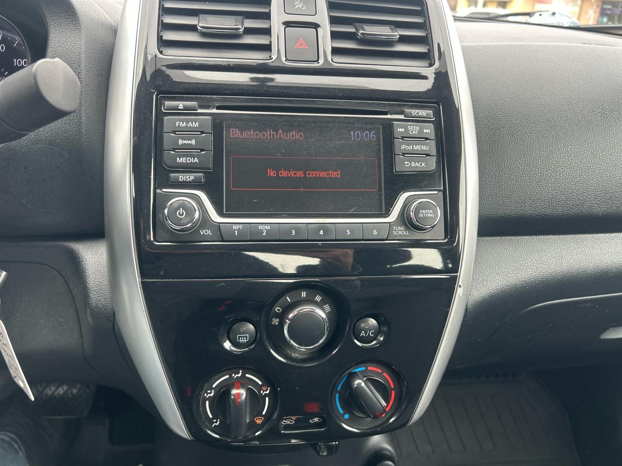 Nissan Versa Sedan SV CVT 2017