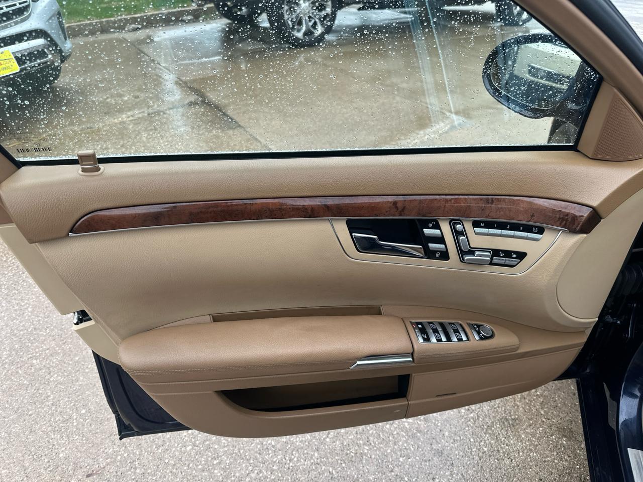 Mercedes-Benz S-Class 4dr Sdn 5.5L V8 4MATIC 2008