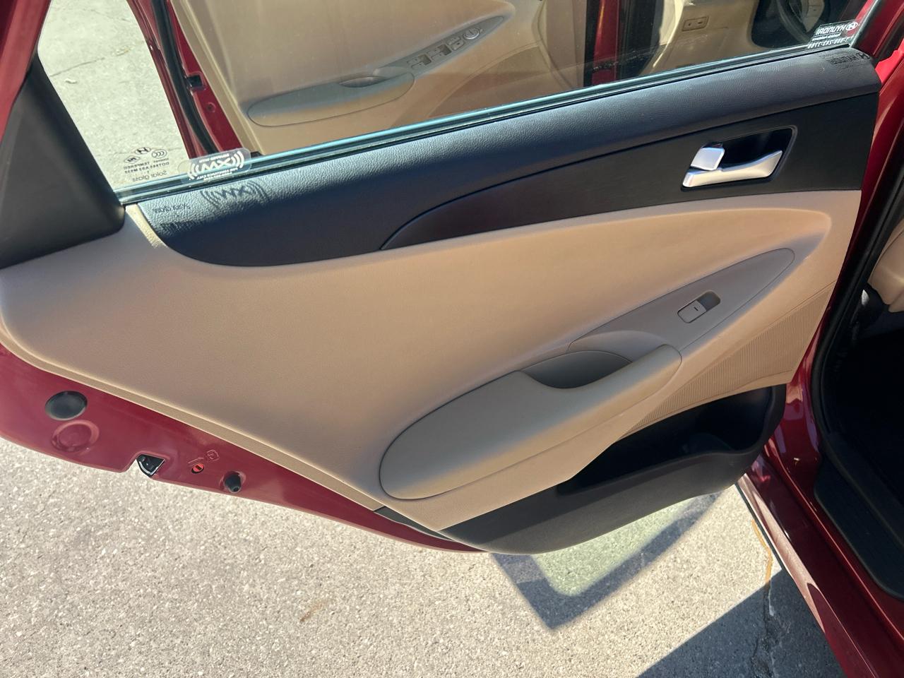 Hyundai Sonata 4dr Sdn 2.4L Man GLS 2012