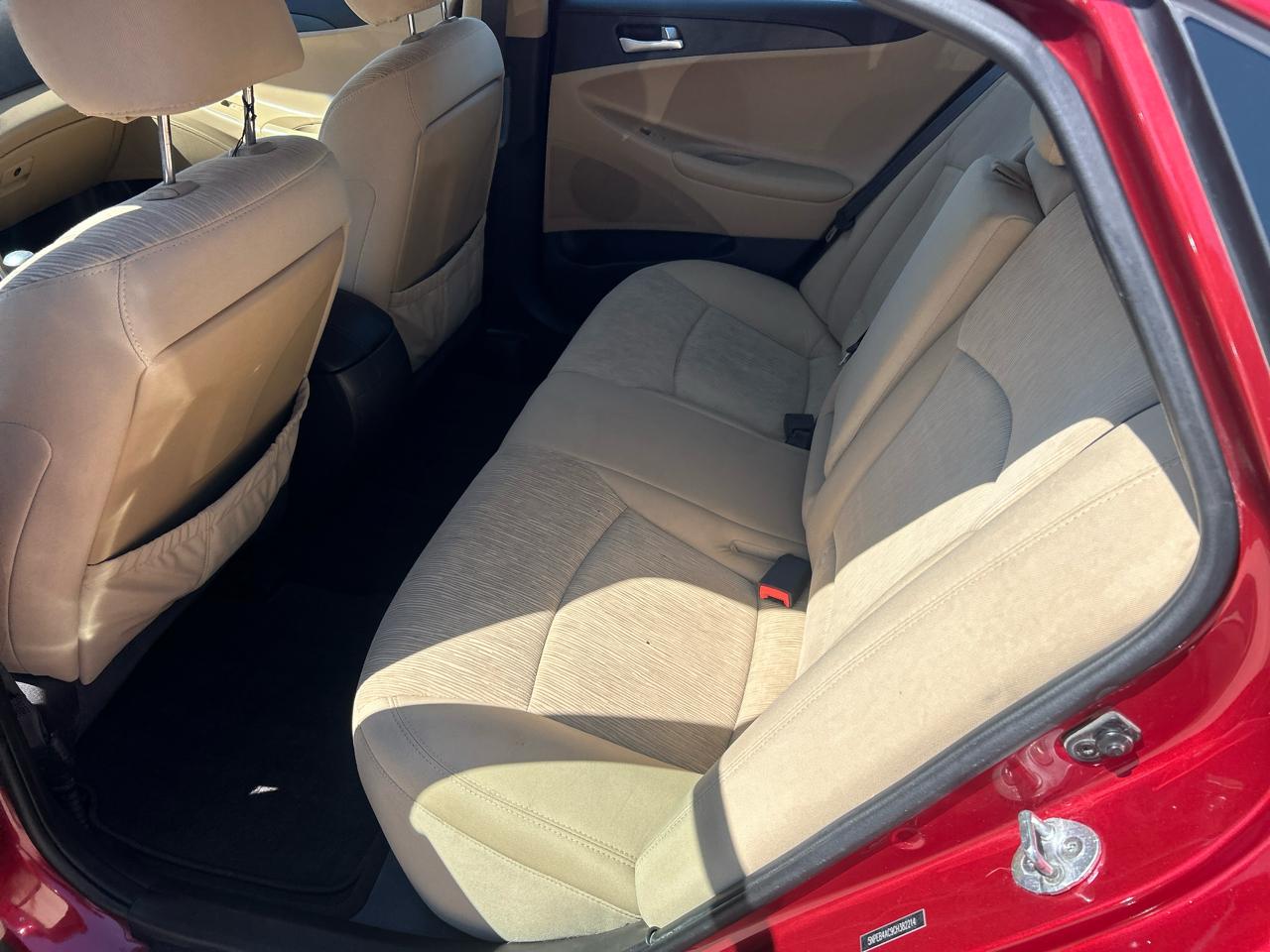 Hyundai Sonata 4dr Sdn 2.4L Man GLS 2012