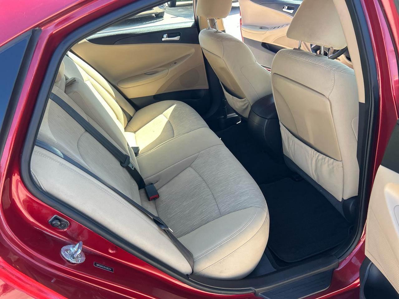 Hyundai Sonata 4dr Sdn 2.4L Man GLS 2012