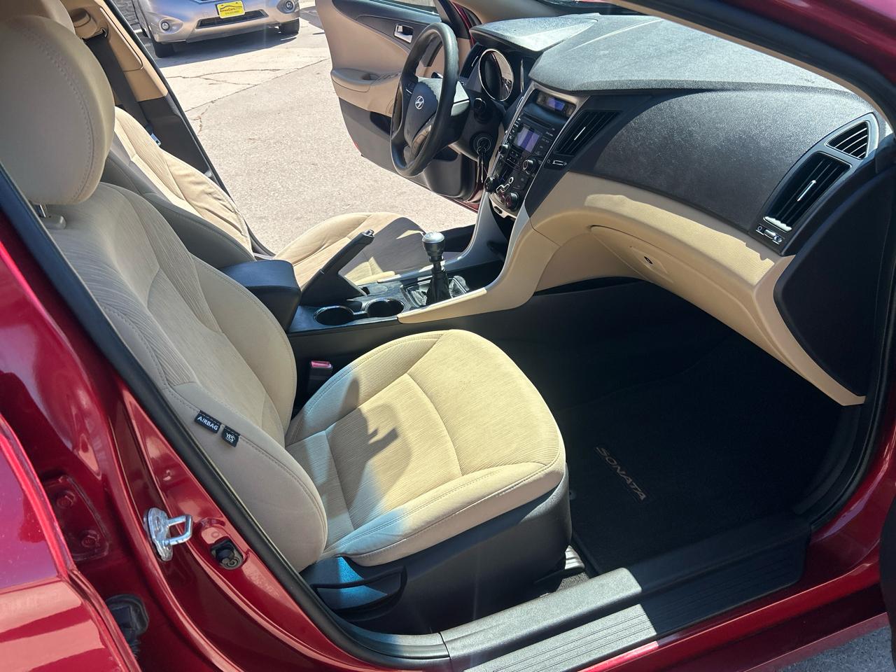 Hyundai Sonata 4dr Sdn 2.4L Man GLS 2012