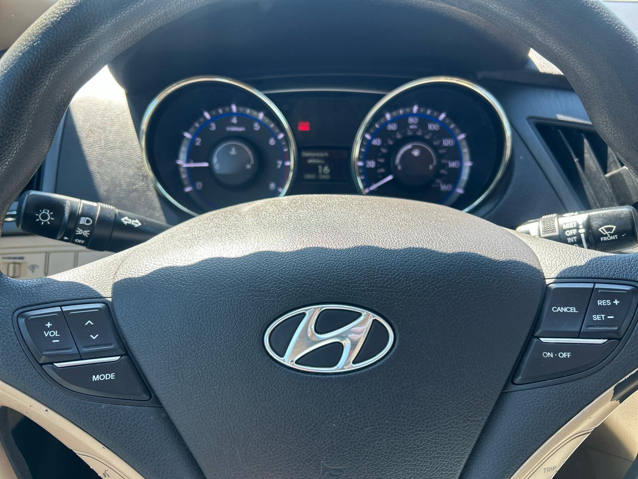 Hyundai Sonata 4dr Sdn 2.4L Man GLS 2012