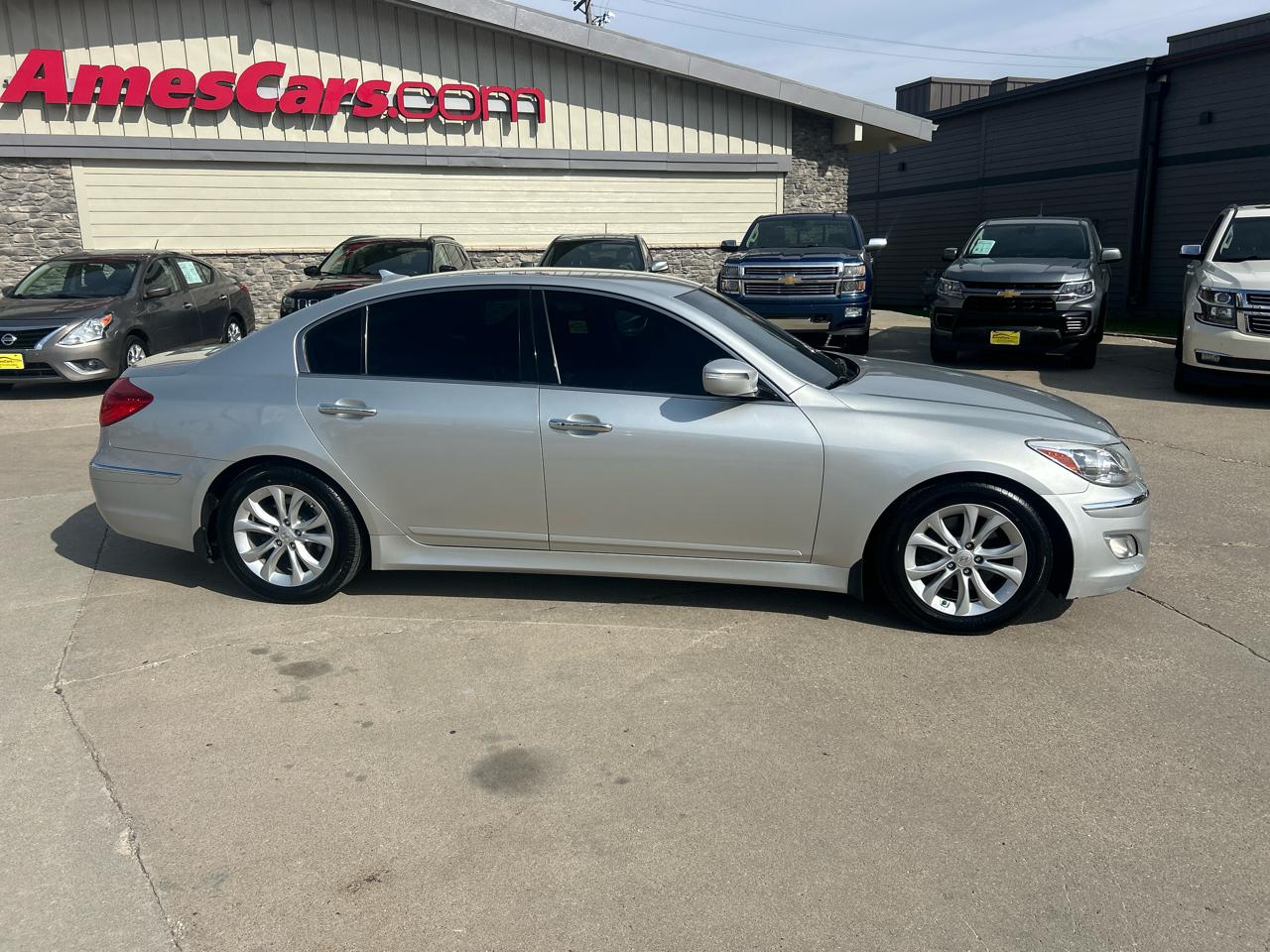 Hyundai Genesis 4dr Sdn V6 3.8L 2013