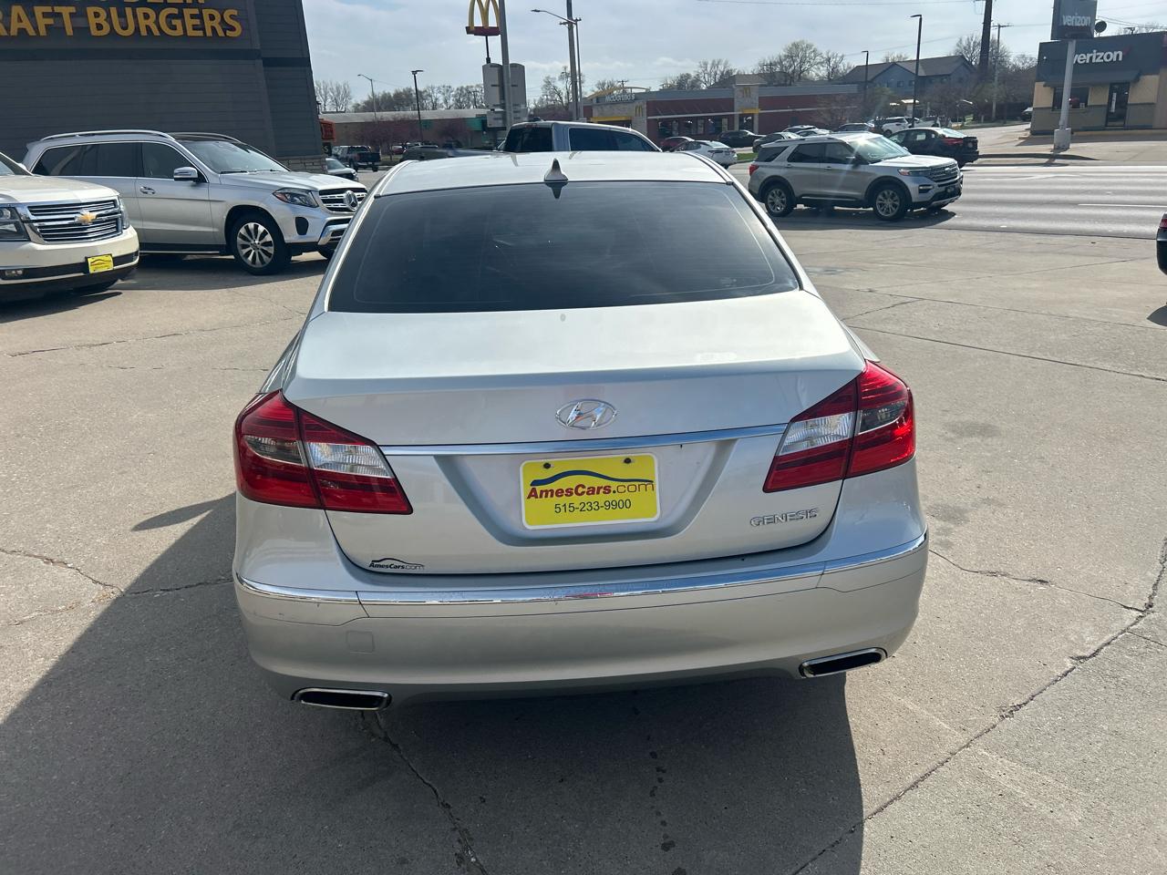 Hyundai Genesis 4dr Sdn V6 3.8L 2013