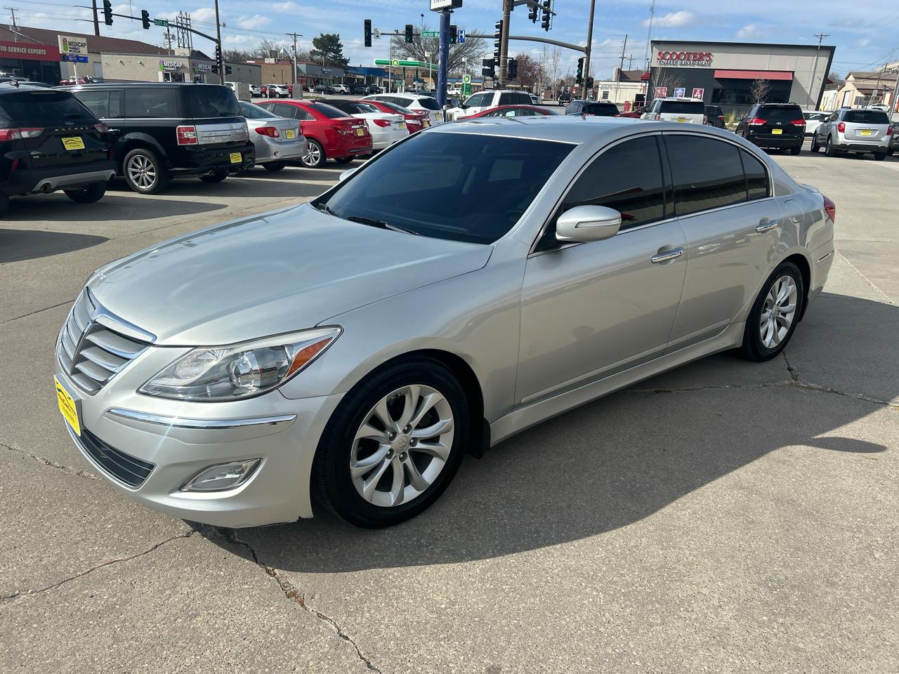 Hyundai Genesis 4dr Sdn V6 3.8L 2013