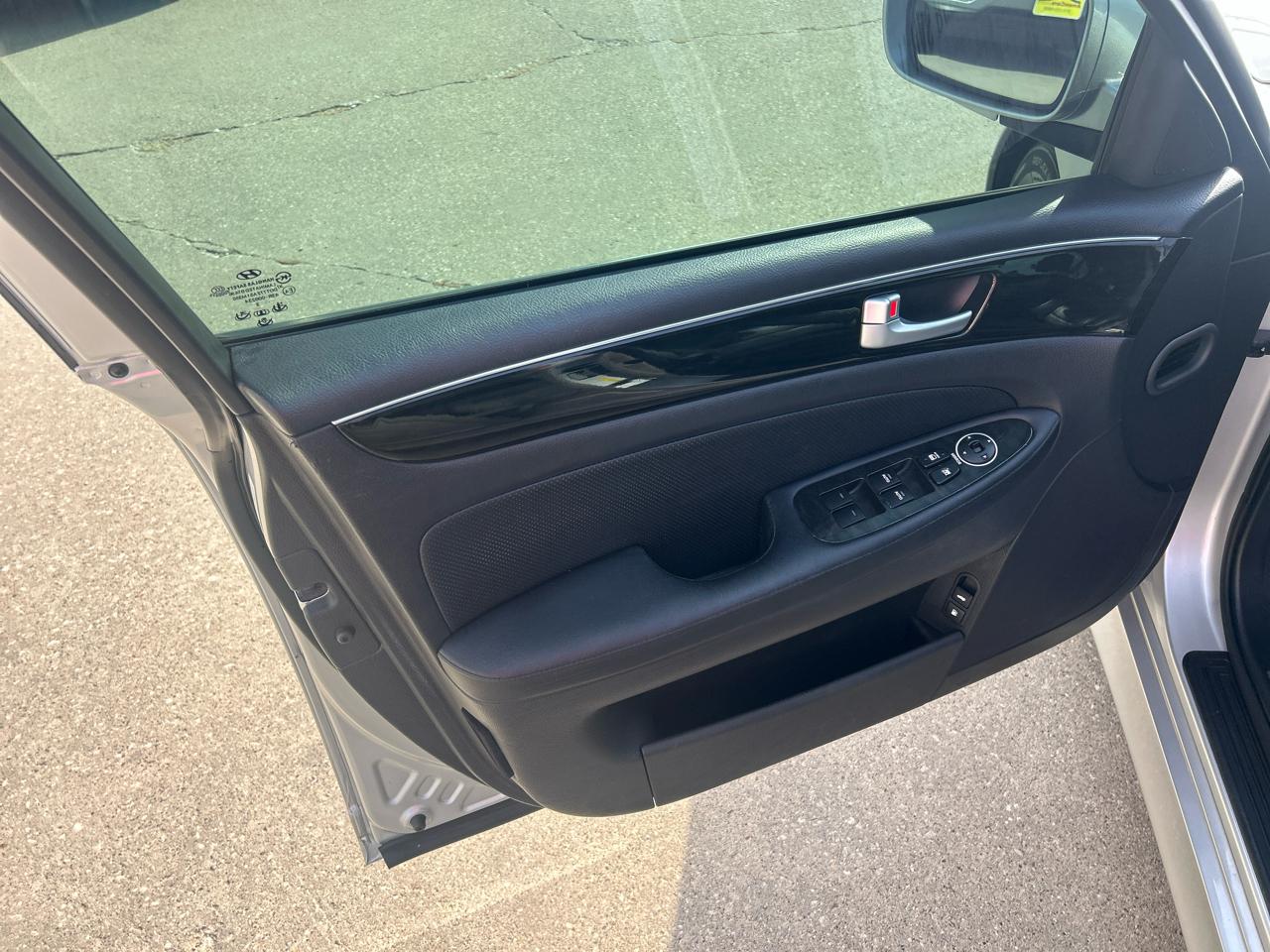 Hyundai Genesis 4dr Sdn V6 3.8L 2013