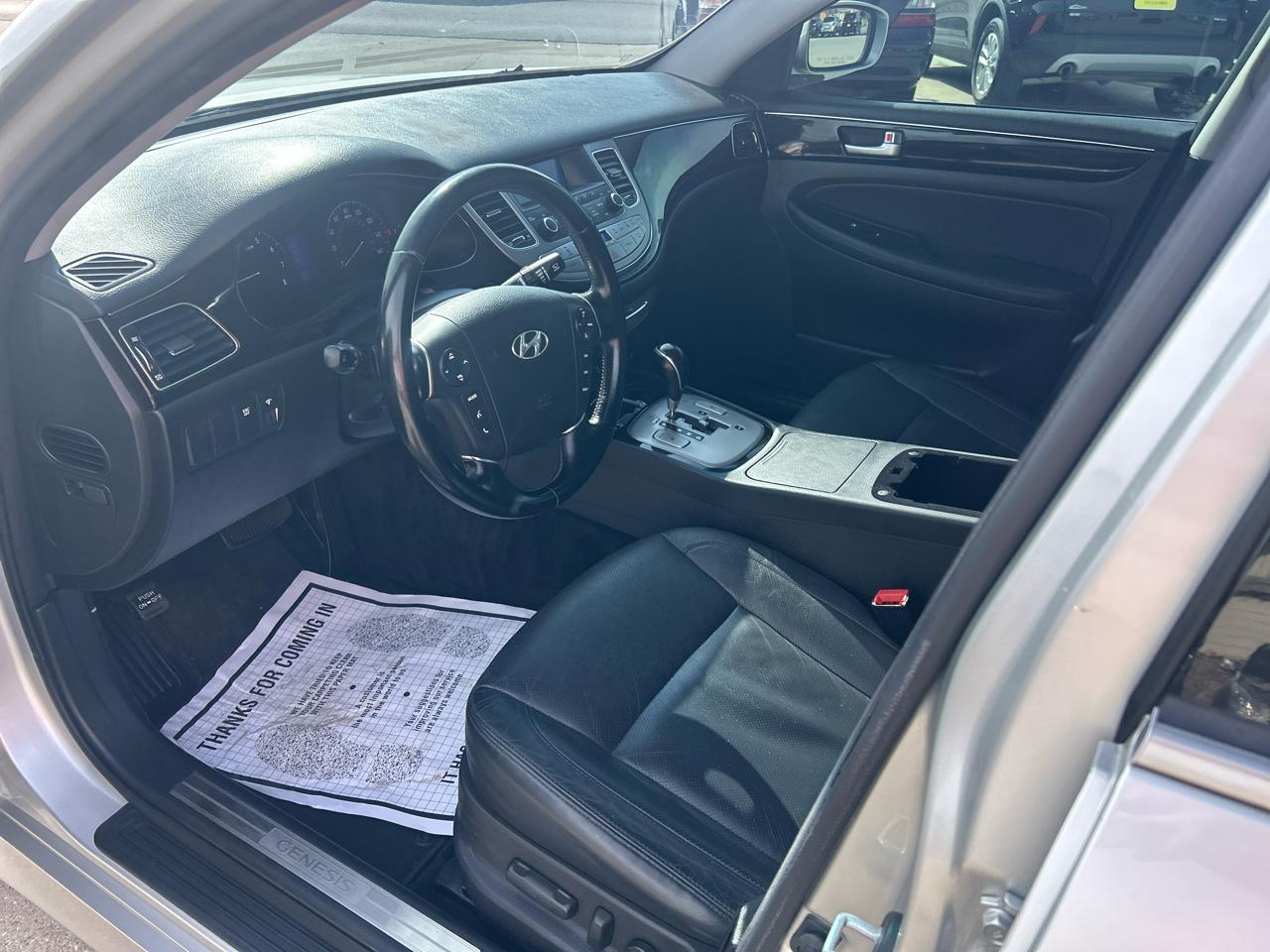 Hyundai Genesis 4dr Sdn V6 3.8L 2013