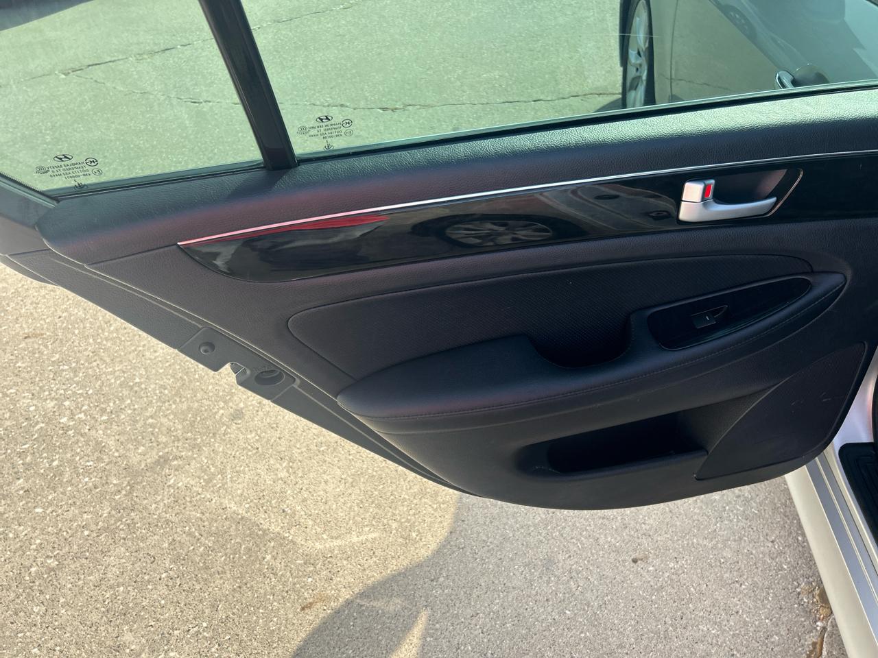 Hyundai Genesis 4dr Sdn V6 3.8L 2013