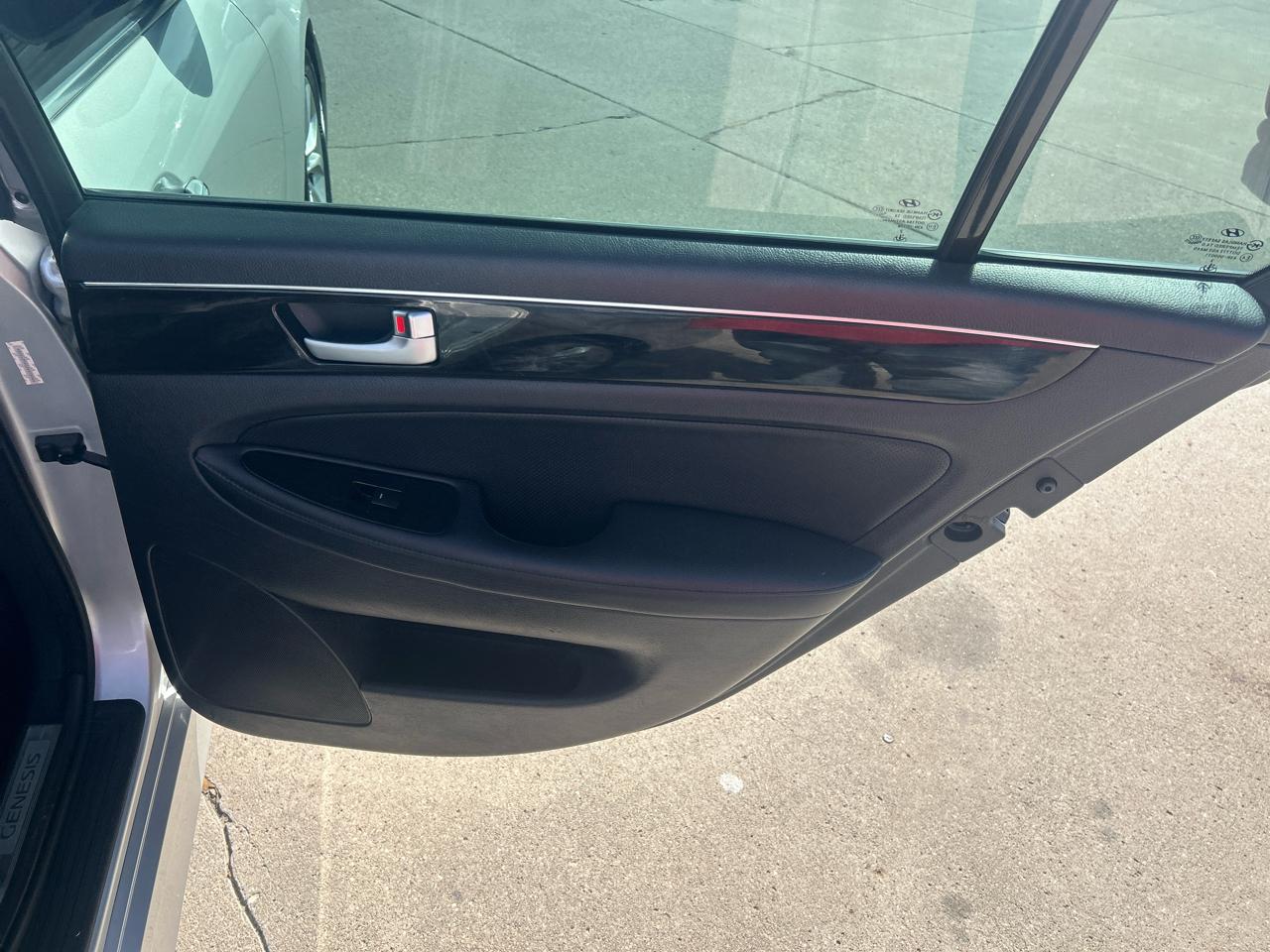 Hyundai Genesis 4dr Sdn V6 3.8L 2013